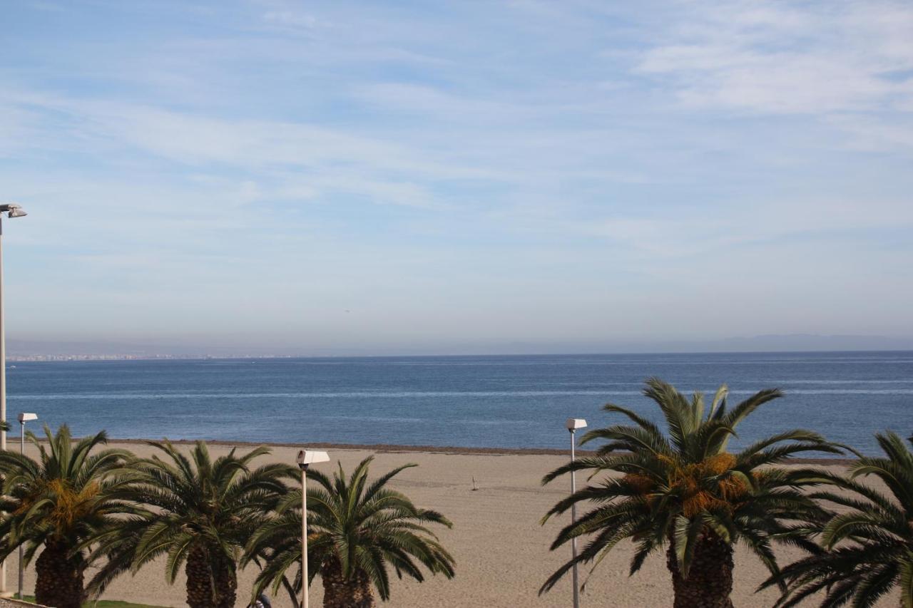 Apartamento En Primera Linea De Playa, Con Vistas A La Playa Y Con Wifi Roquetas de Mar Eksteriør billede